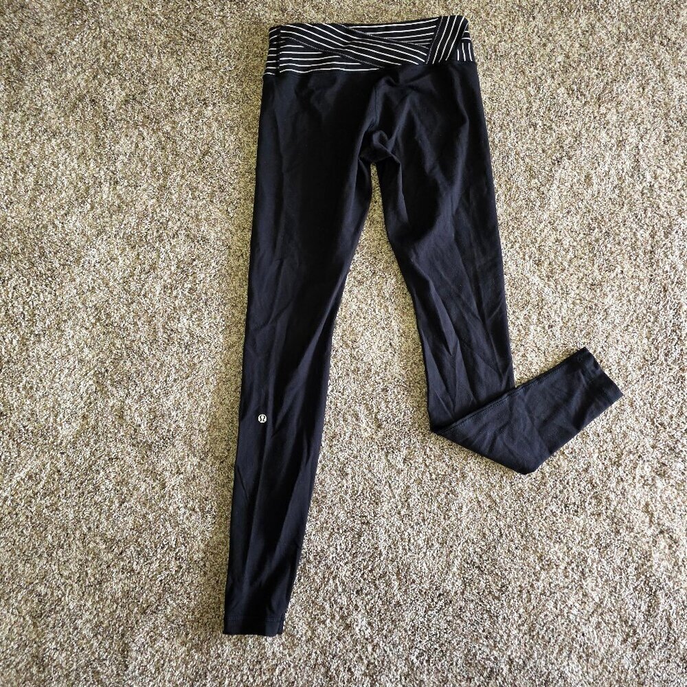 Lululemon Black/White Waistband Leggings Size 6 - Picture 2 of 4
